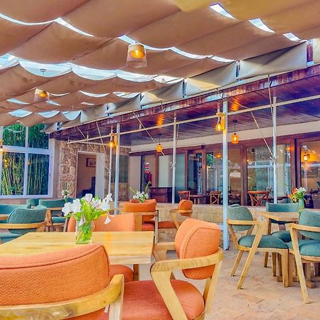 Zereniti House Hotel Muyaka Bagian luar foto
