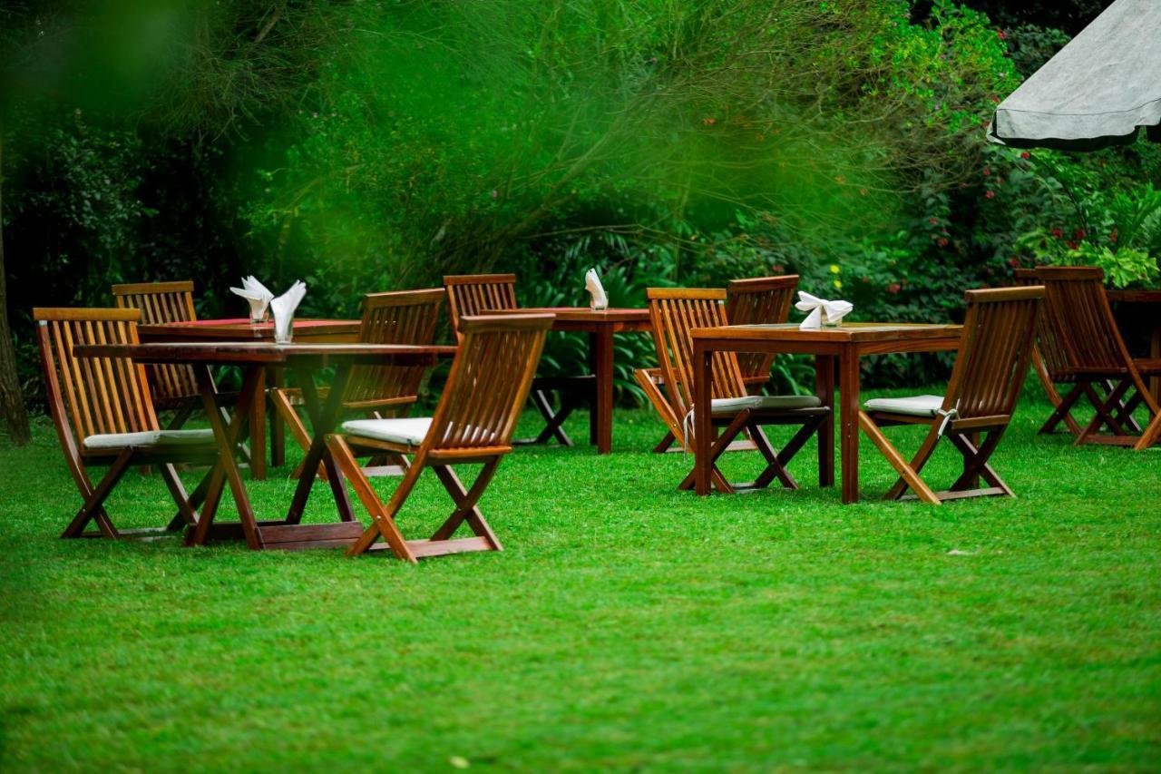 Zereniti House Hotel Muyaka Bagian luar foto