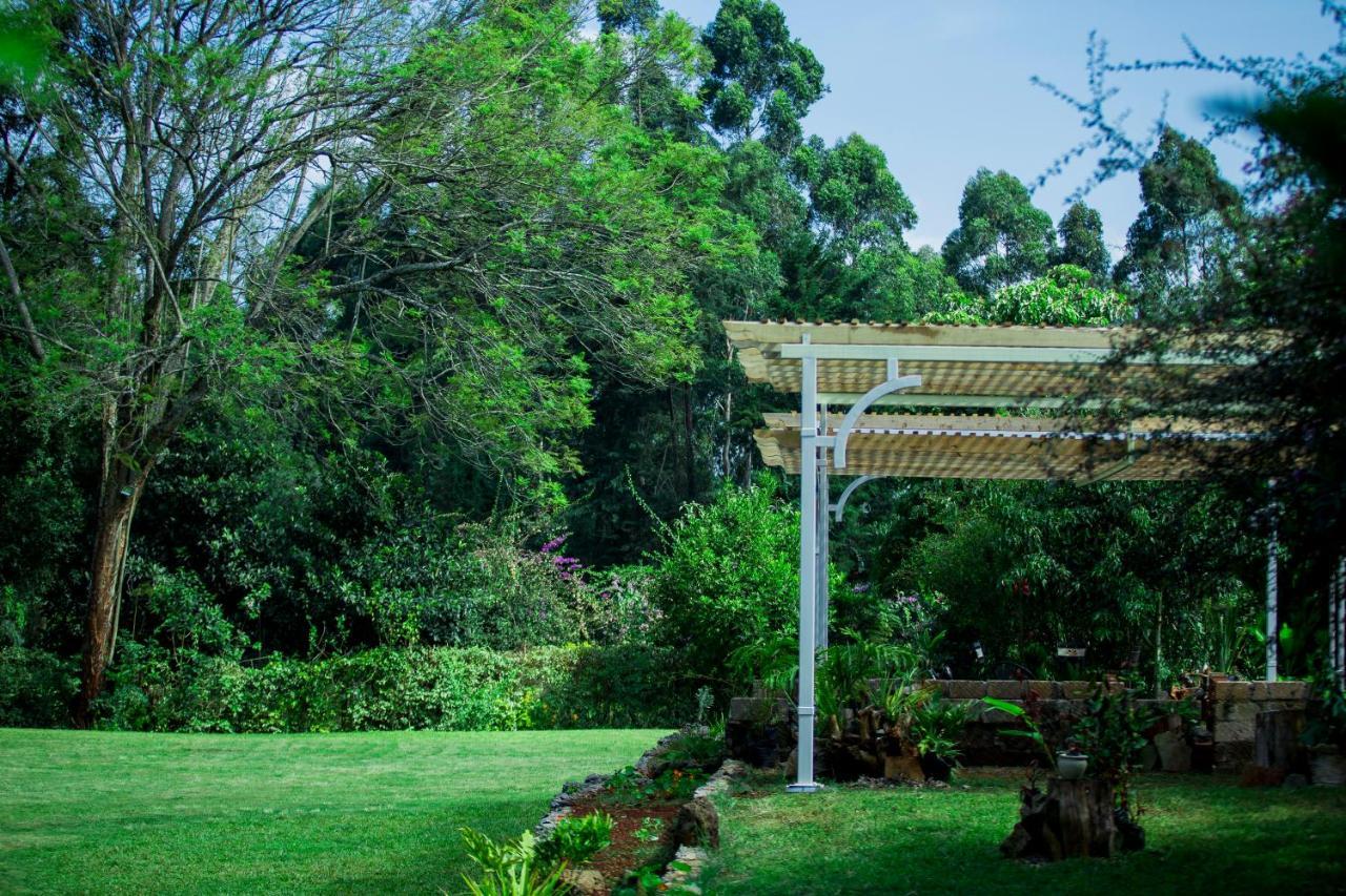 Zereniti House Hotel Muyaka Bagian luar foto