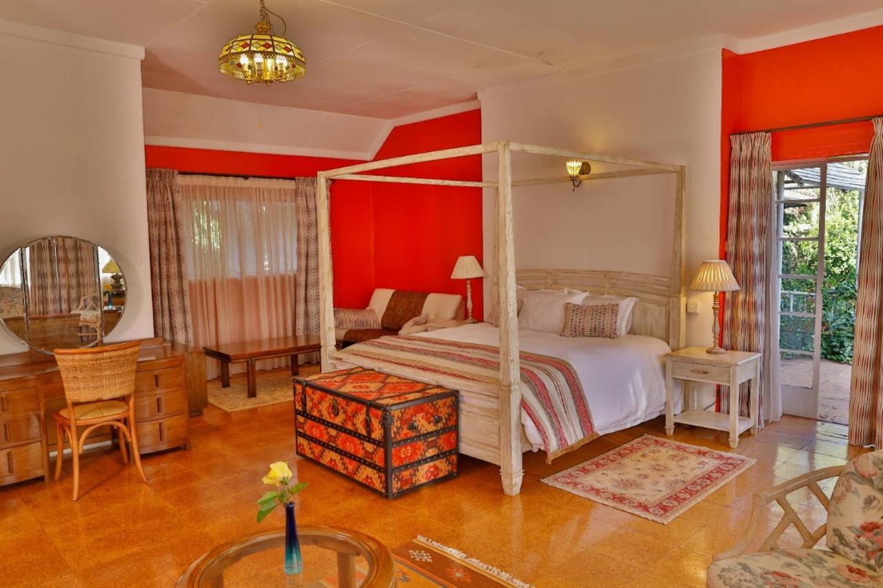 Zereniti House Hotel Muyaka Bagian luar foto