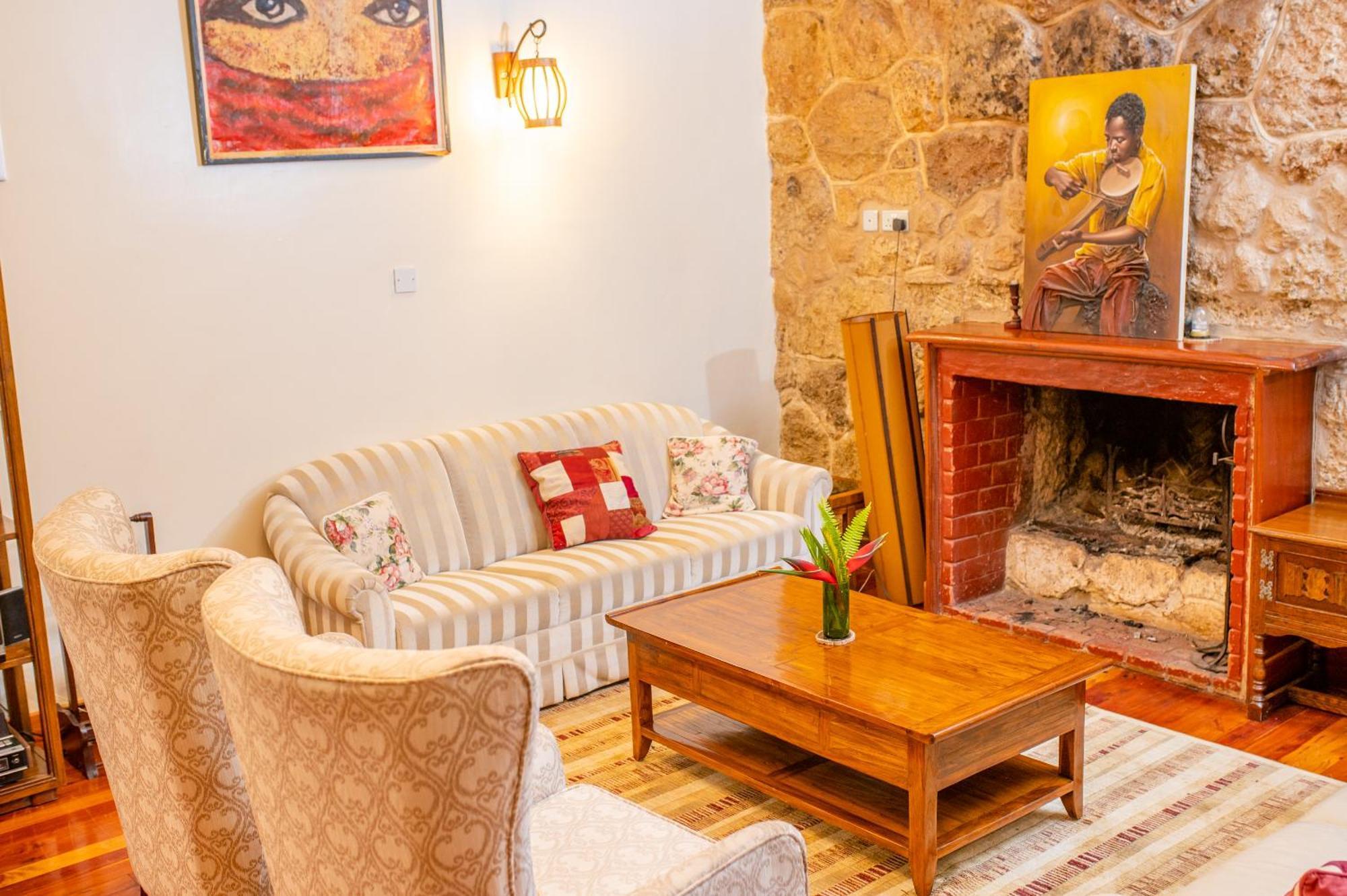 Zereniti House Hotel Muyaka Bagian luar foto