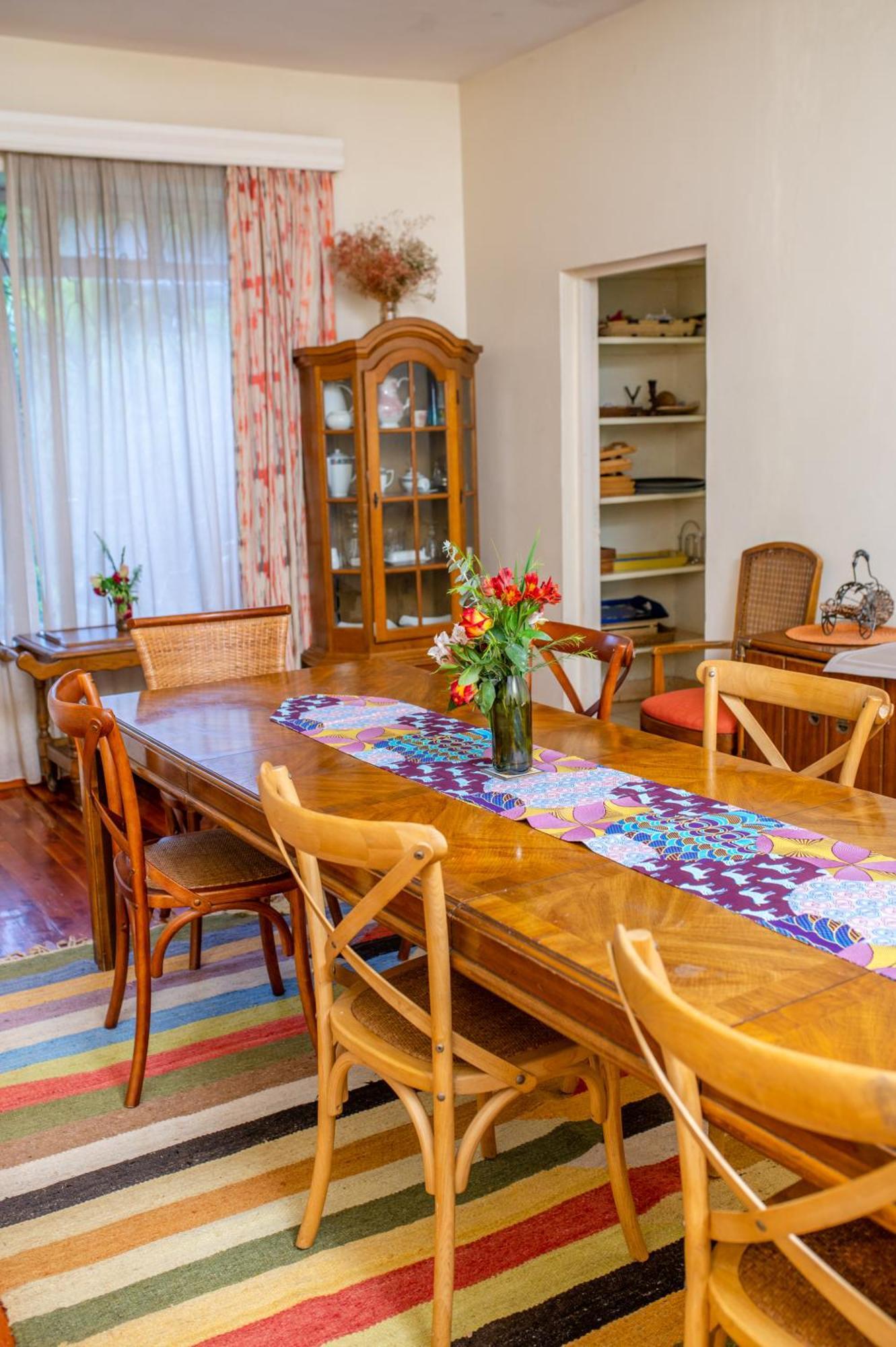 Zereniti House Hotel Muyaka Bagian luar foto
