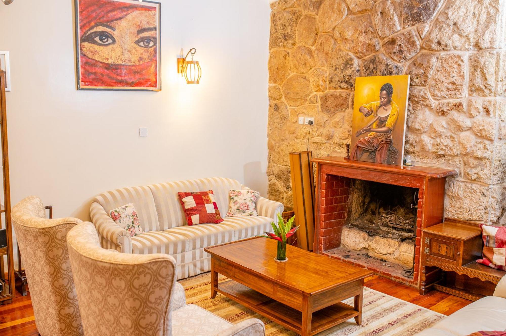 Zereniti House Hotel Muyaka Bagian luar foto