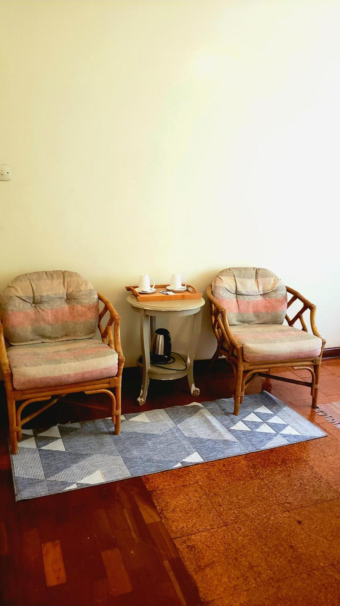 Zereniti House Hotel Muyaka Bagian luar foto