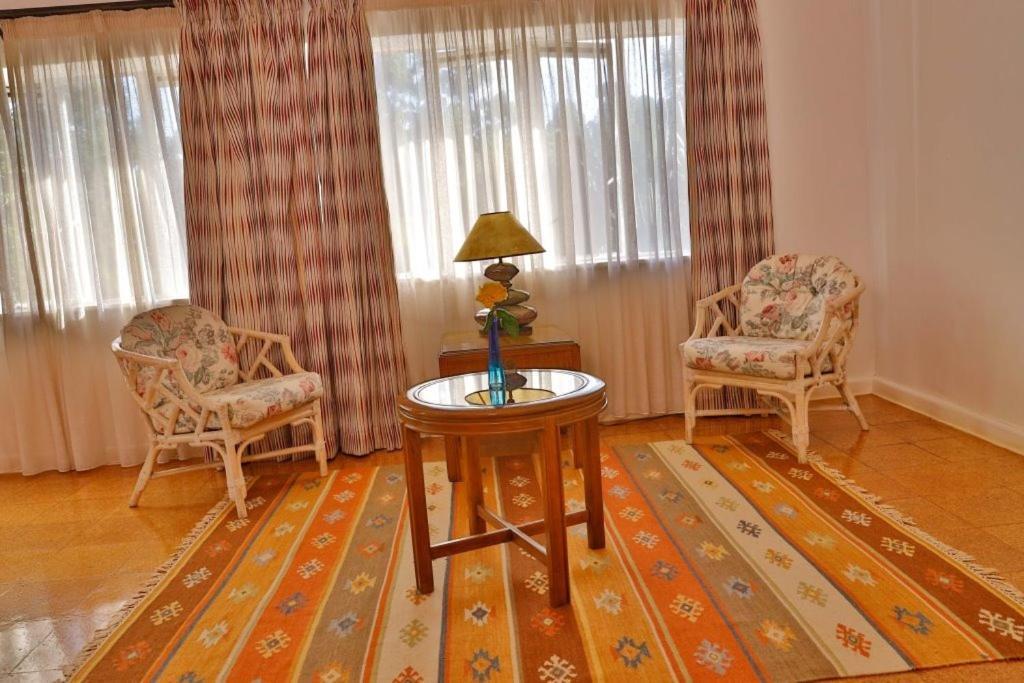 Zereniti House Hotel Muyaka Bagian luar foto