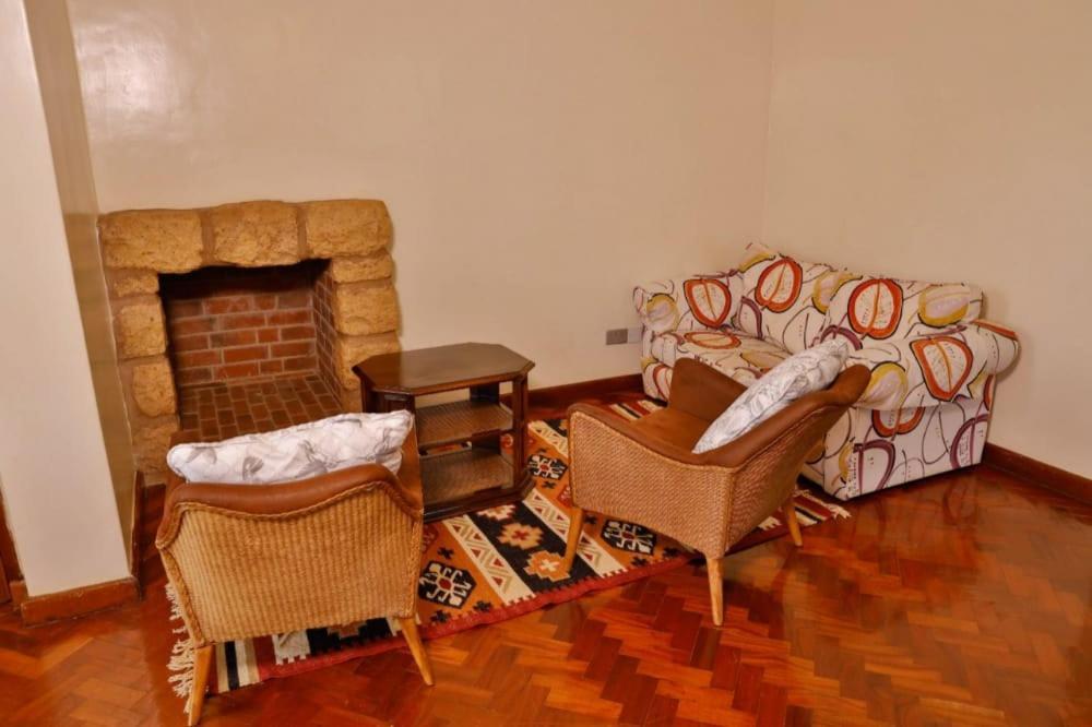 Zereniti House Hotel Muyaka Bagian luar foto