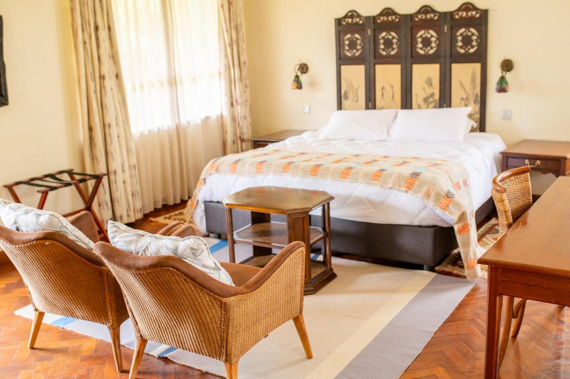 Zereniti House Hotel Muyaka Bagian luar foto