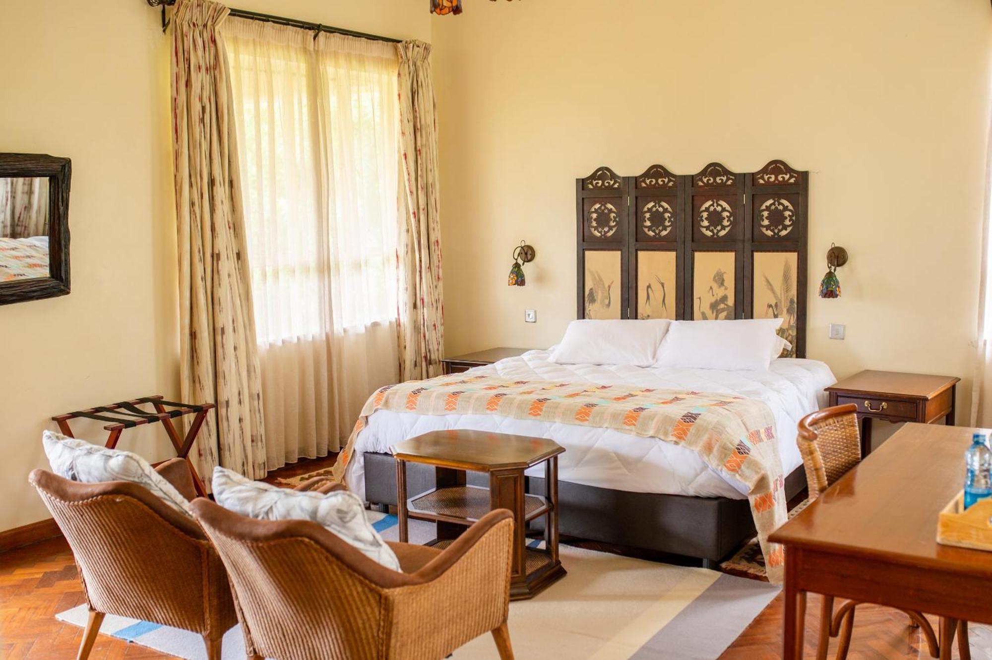 Zereniti House Hotel Muyaka Bagian luar foto