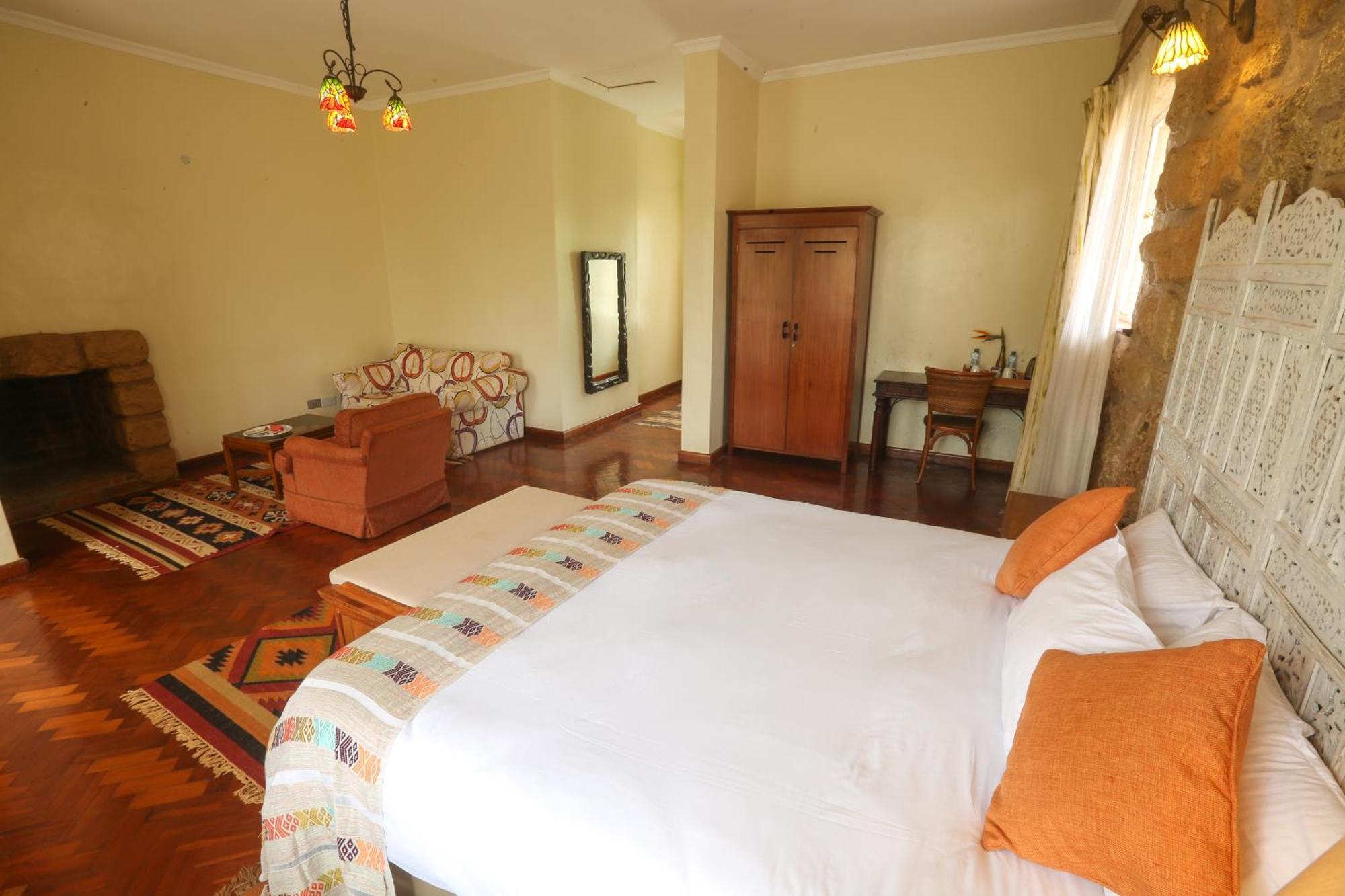 Zereniti House Hotel Muyaka Bagian luar foto