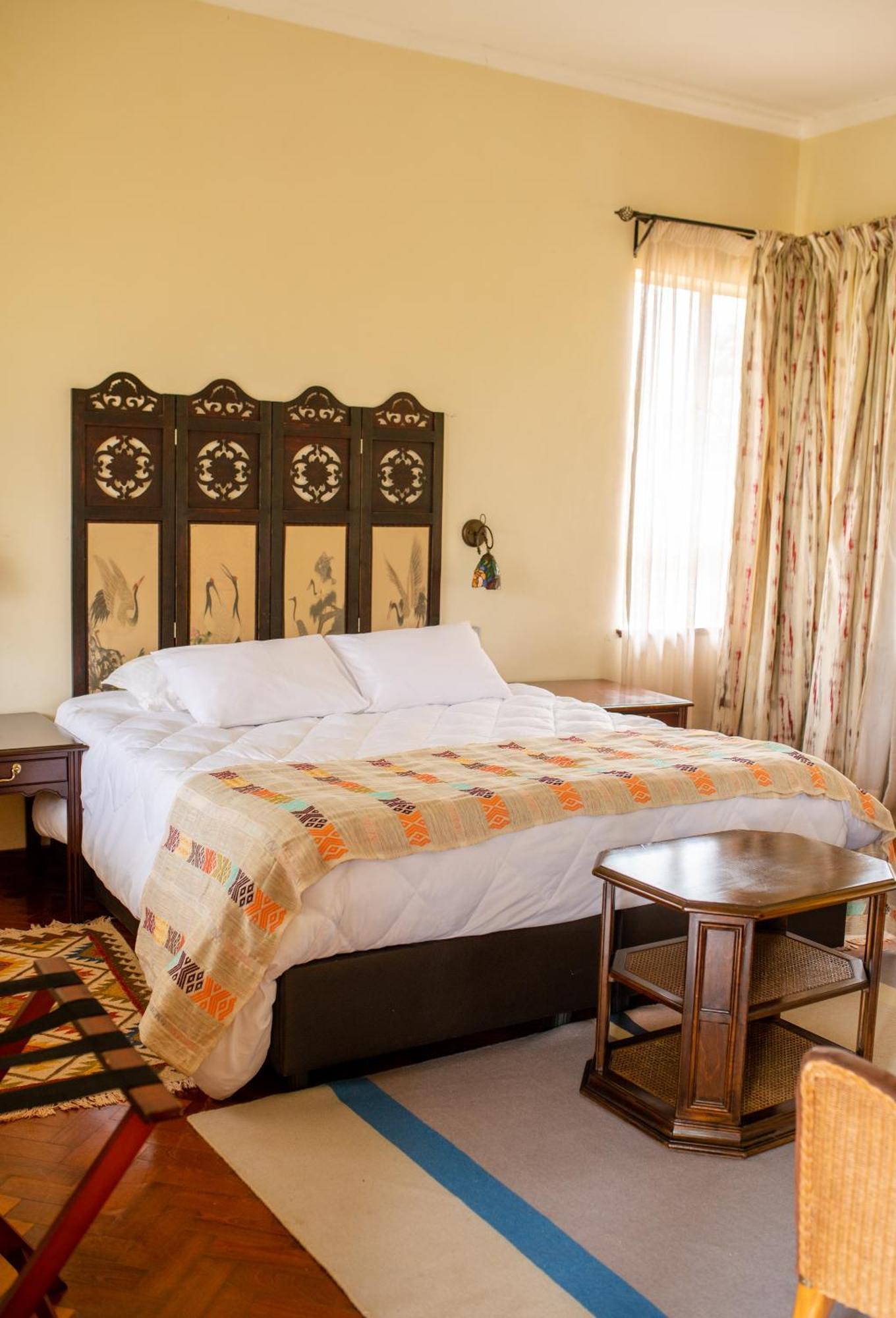 Zereniti House Hotel Muyaka Bagian luar foto