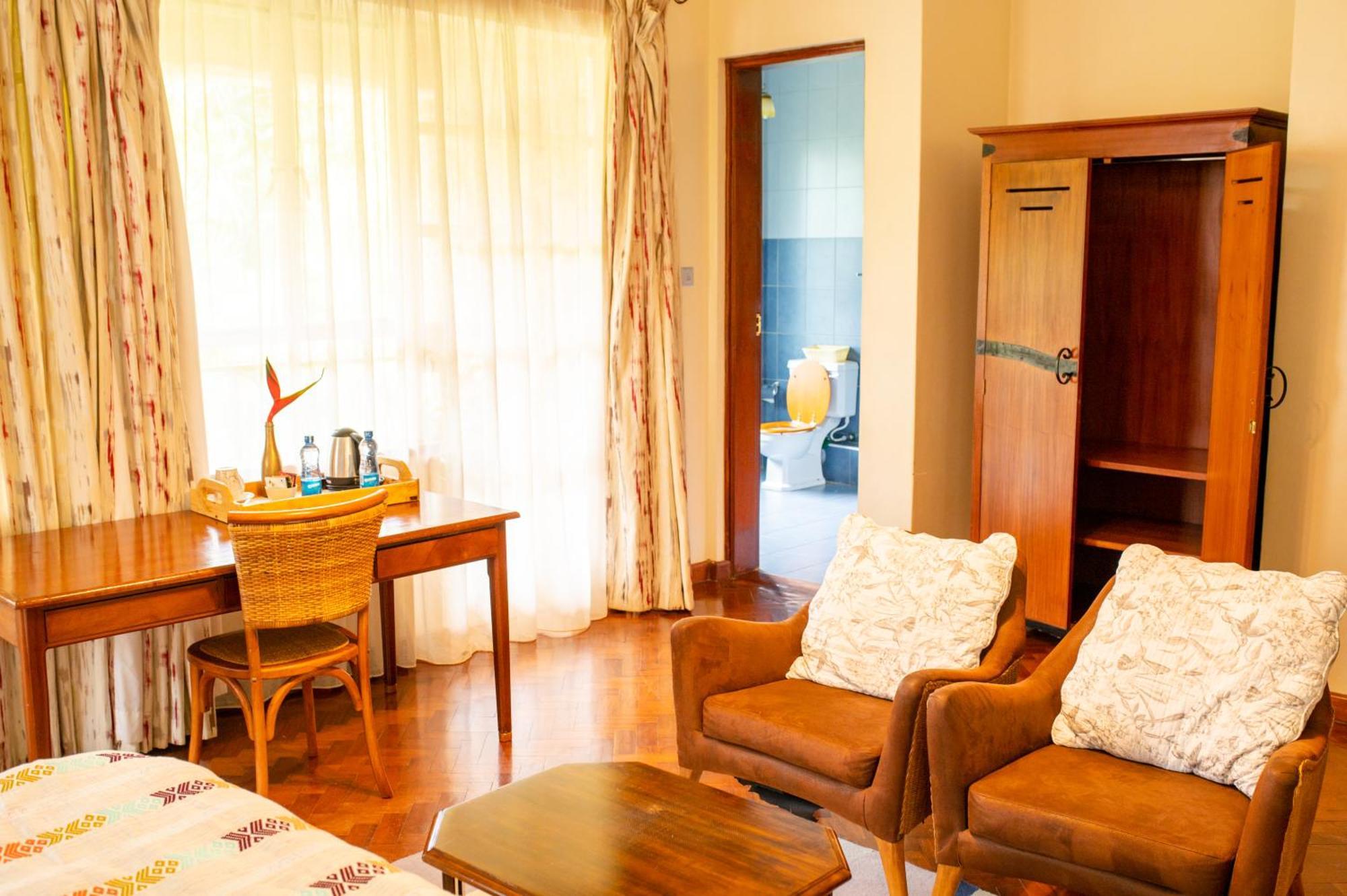 Zereniti House Hotel Muyaka Bagian luar foto