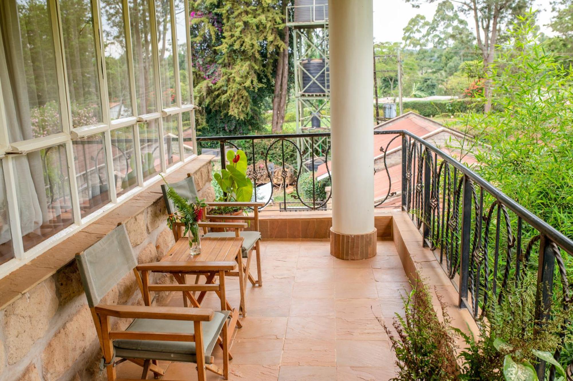 Zereniti House Hotel Muyaka Bagian luar foto
