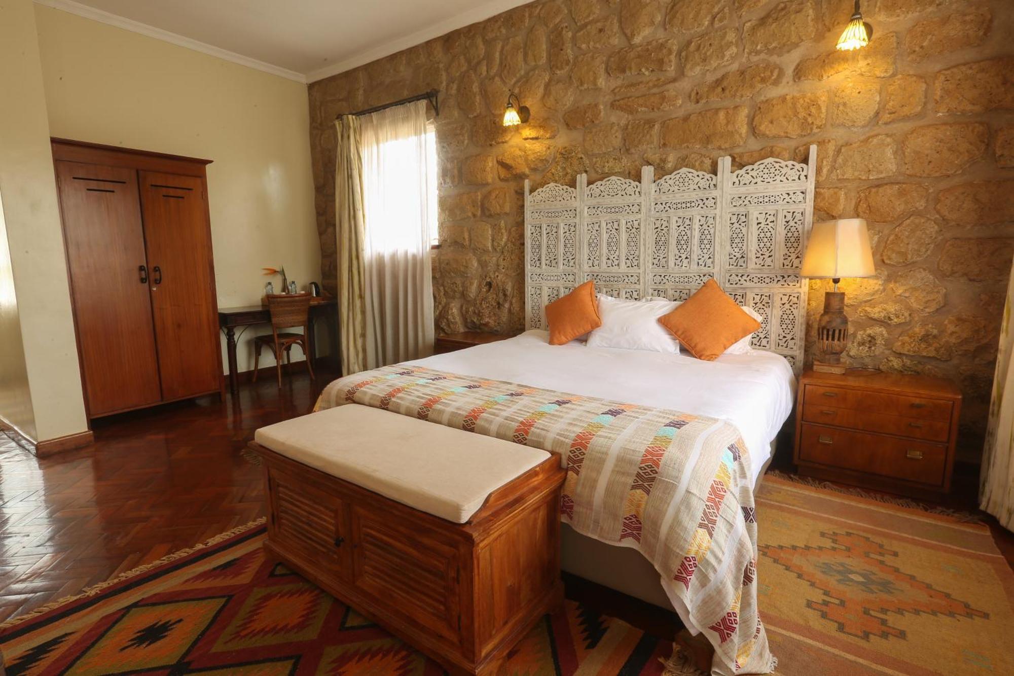 Zereniti House Hotel Muyaka Bagian luar foto