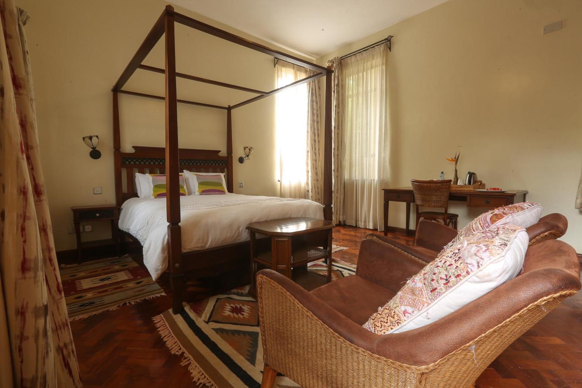 Zereniti House Hotel Muyaka Bagian luar foto