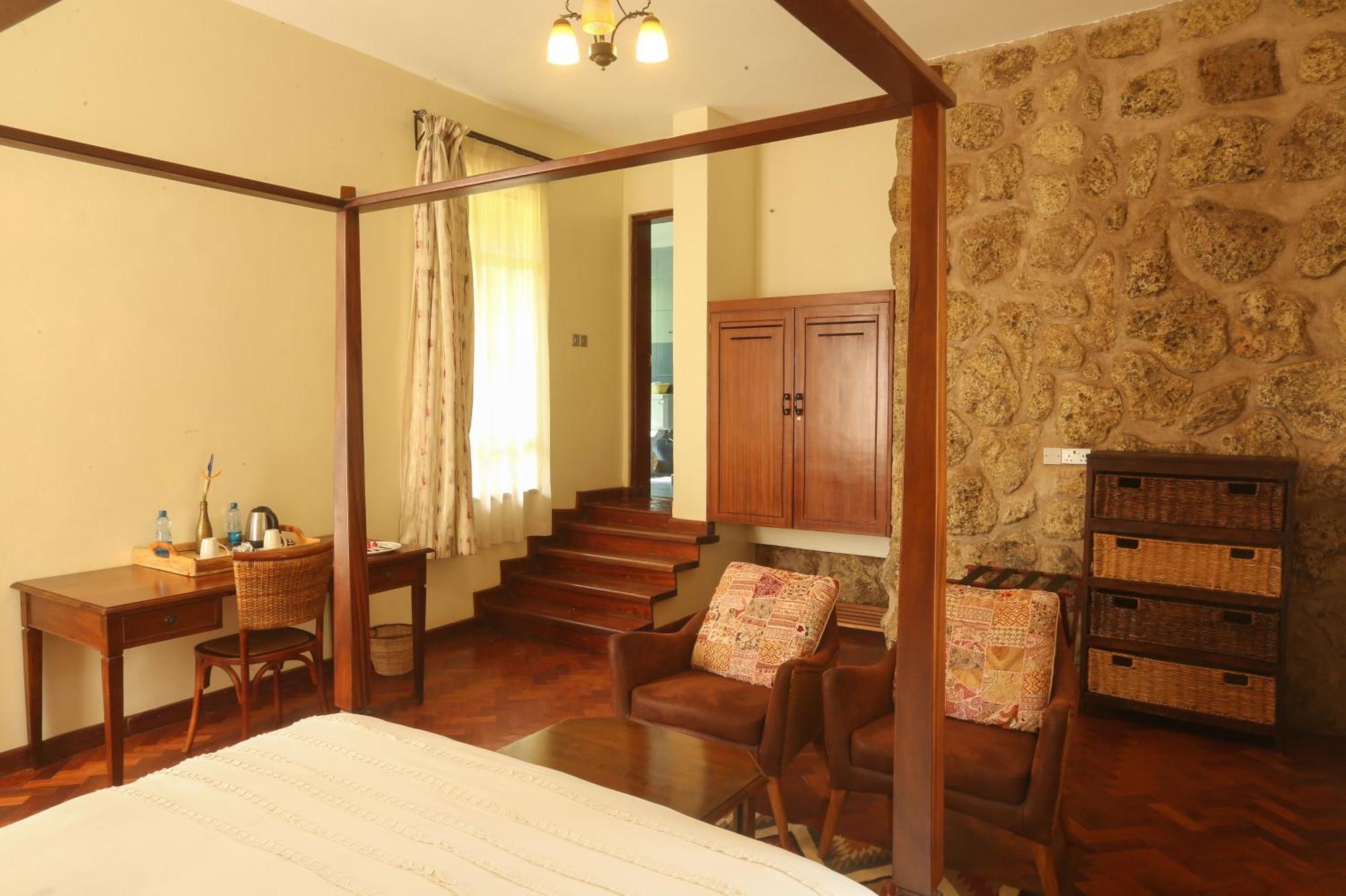 Zereniti House Hotel Muyaka Bagian luar foto