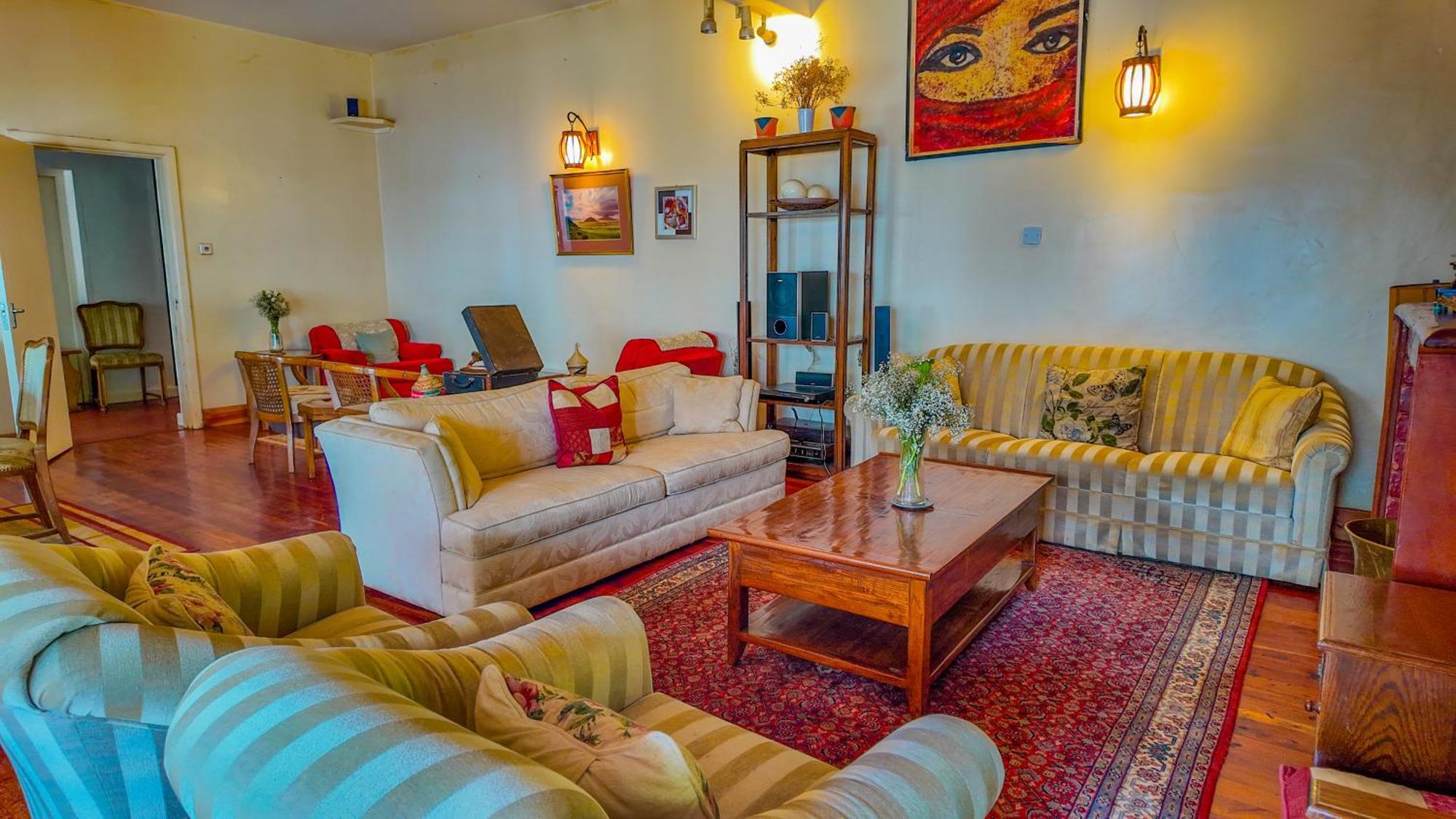 Zereniti House Hotel Muyaka Bagian luar foto