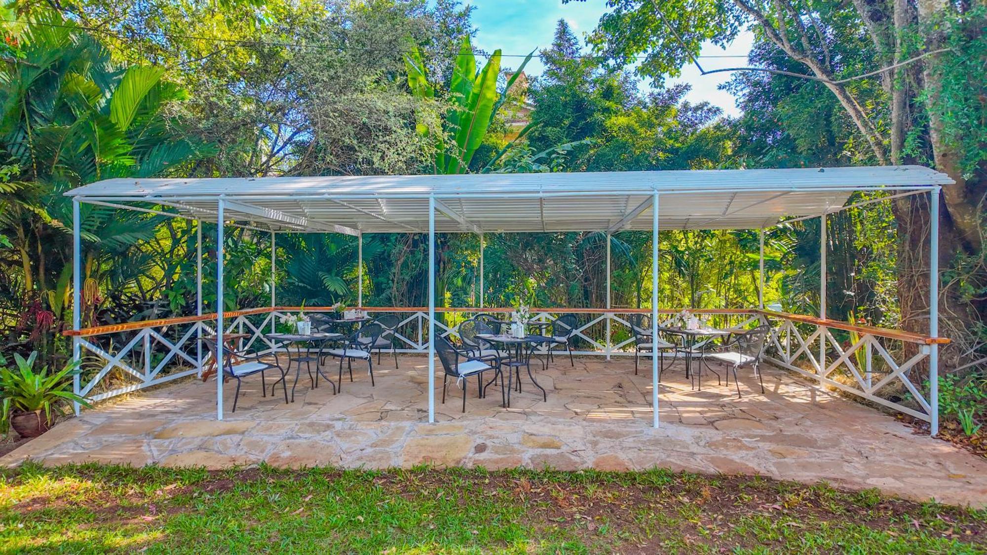 Zereniti House Hotel Muyaka Bagian luar foto
