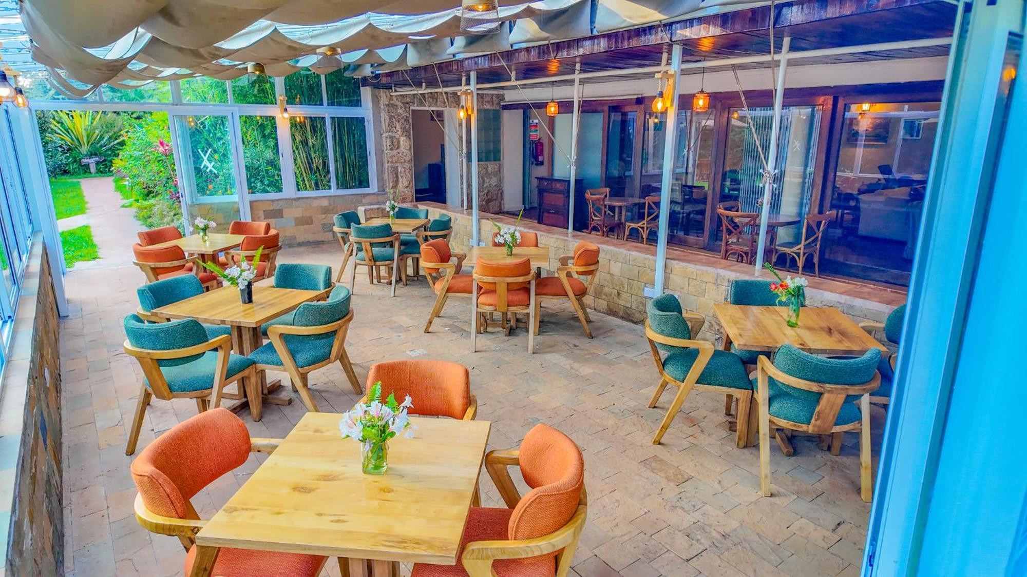 Zereniti House Hotel Muyaka Bagian luar foto
