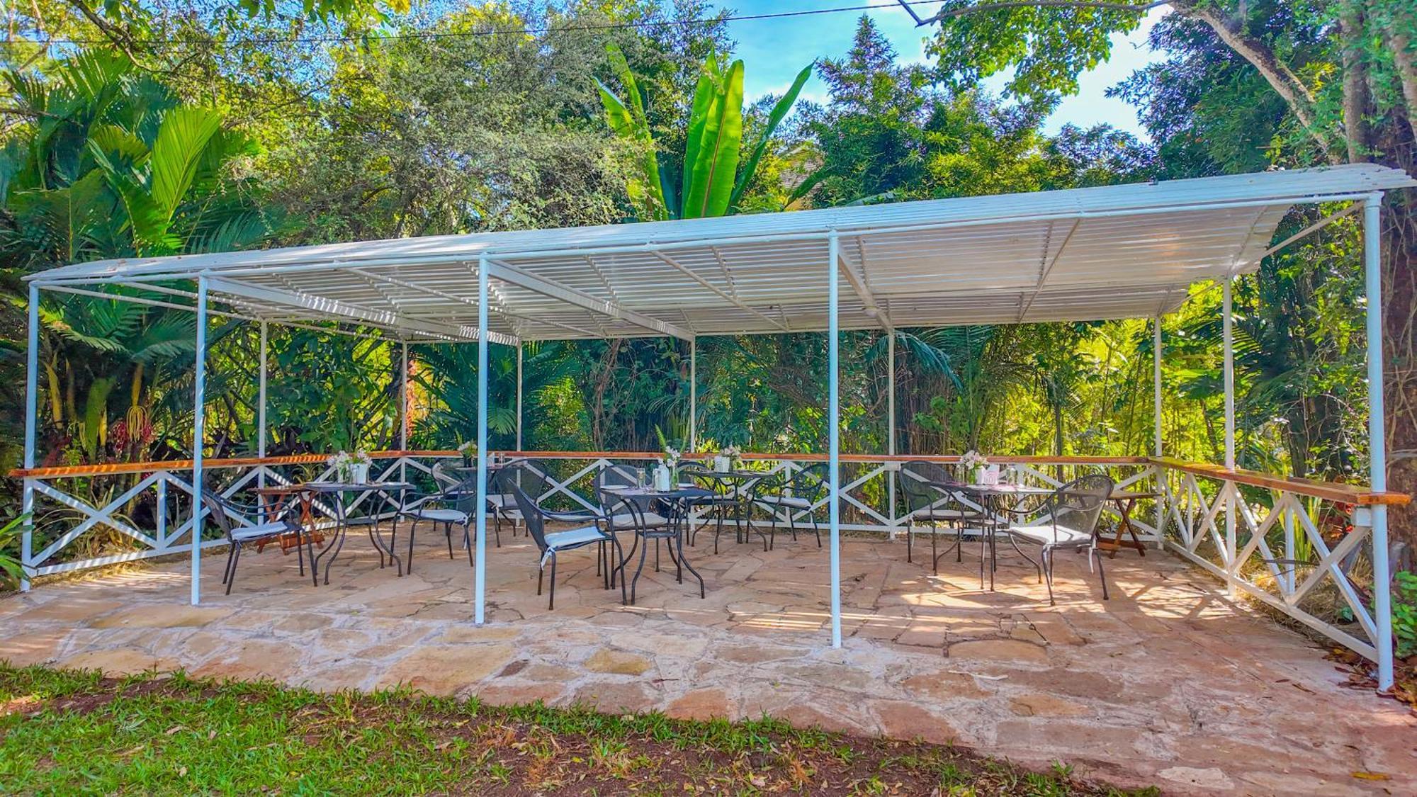 Zereniti House Hotel Muyaka Bagian luar foto