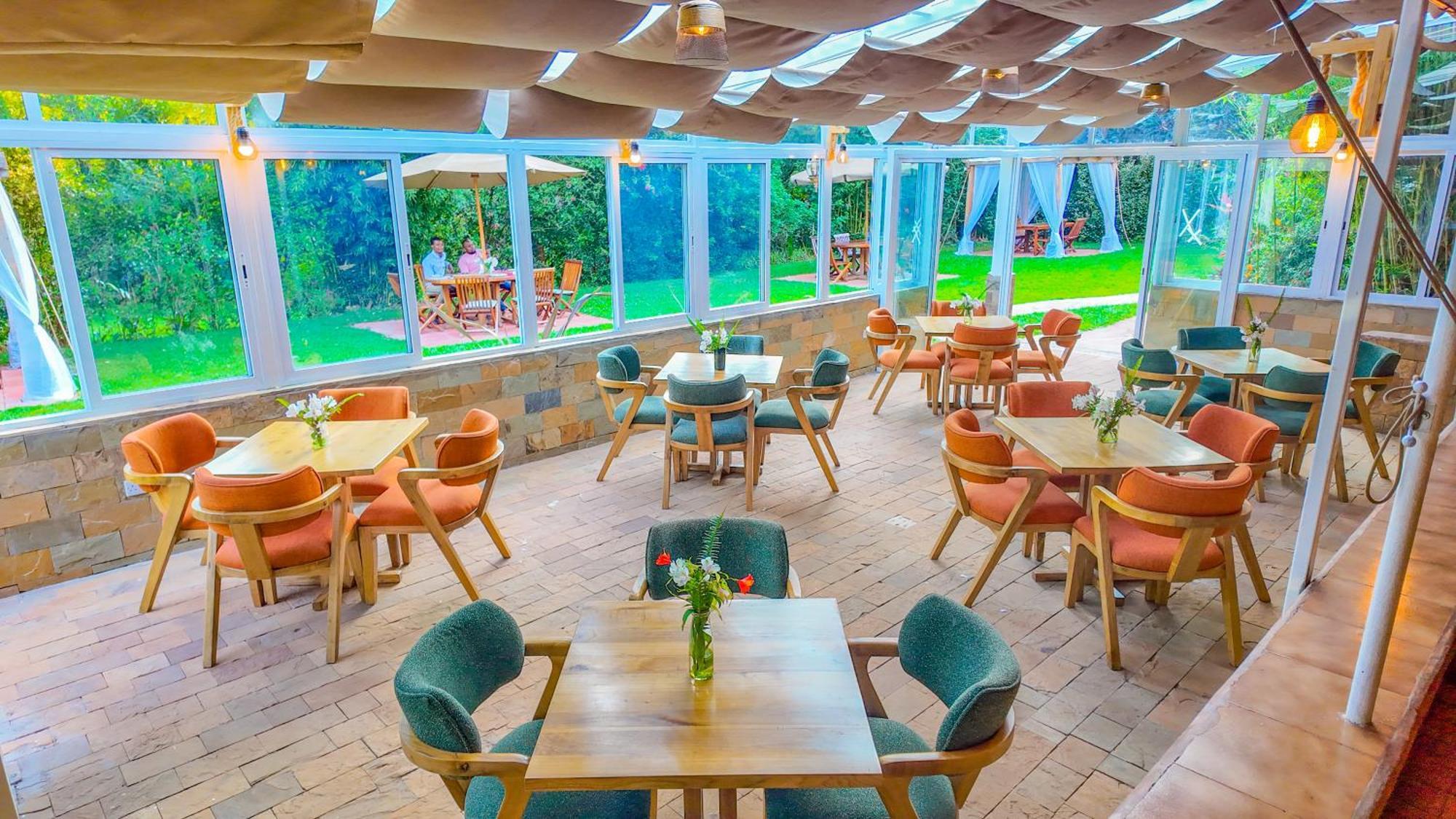 Zereniti House Hotel Muyaka Bagian luar foto